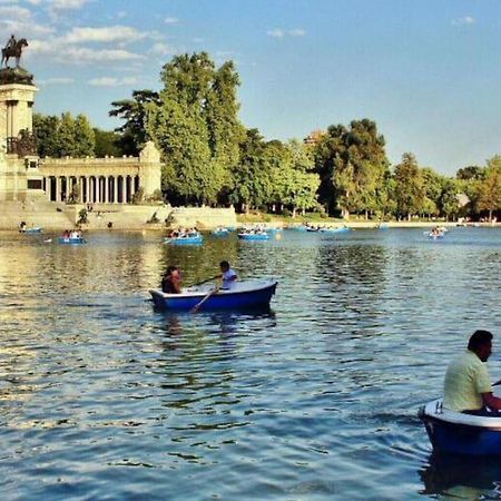Por Los Pasos De Goya, Parque Retiro Madri Exterior foto